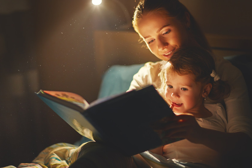 Children reading stories with parents in Miami