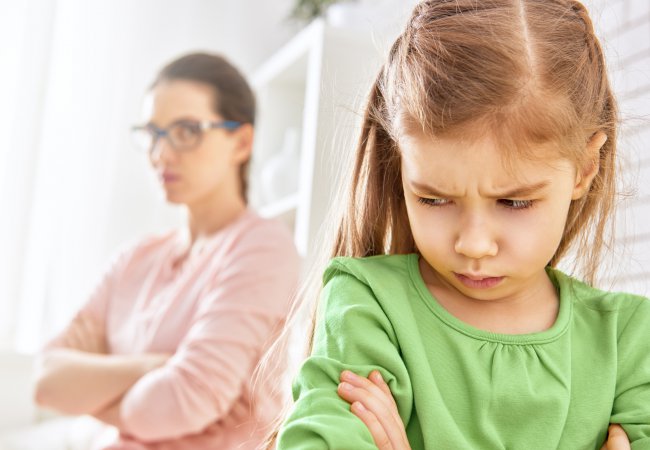 Child therapist in Miami providing emotional support for children in crisis