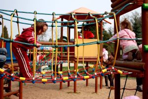 La crianza infantil por medio de los juegos