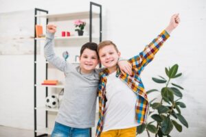 Psicóloga infantil en Miami brindando apoyo emocional a niños