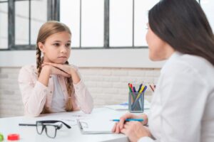 Psicóloga infantil en Miami ayudando al desarrollo emocional de niños