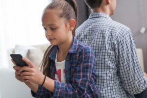 5 Maneras de Ayudar a Niños Retraídos