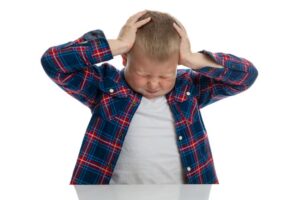 Therapist helping children manage anxiety in Miami