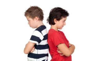Cómo manejar las peleas entre hermanos: Psicóloga Infantil